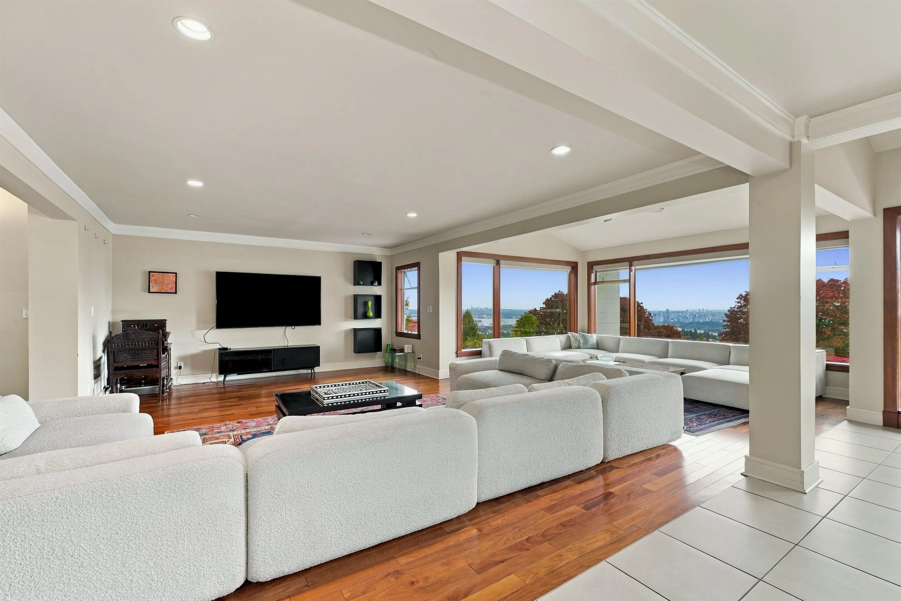 1035 King Georges Way