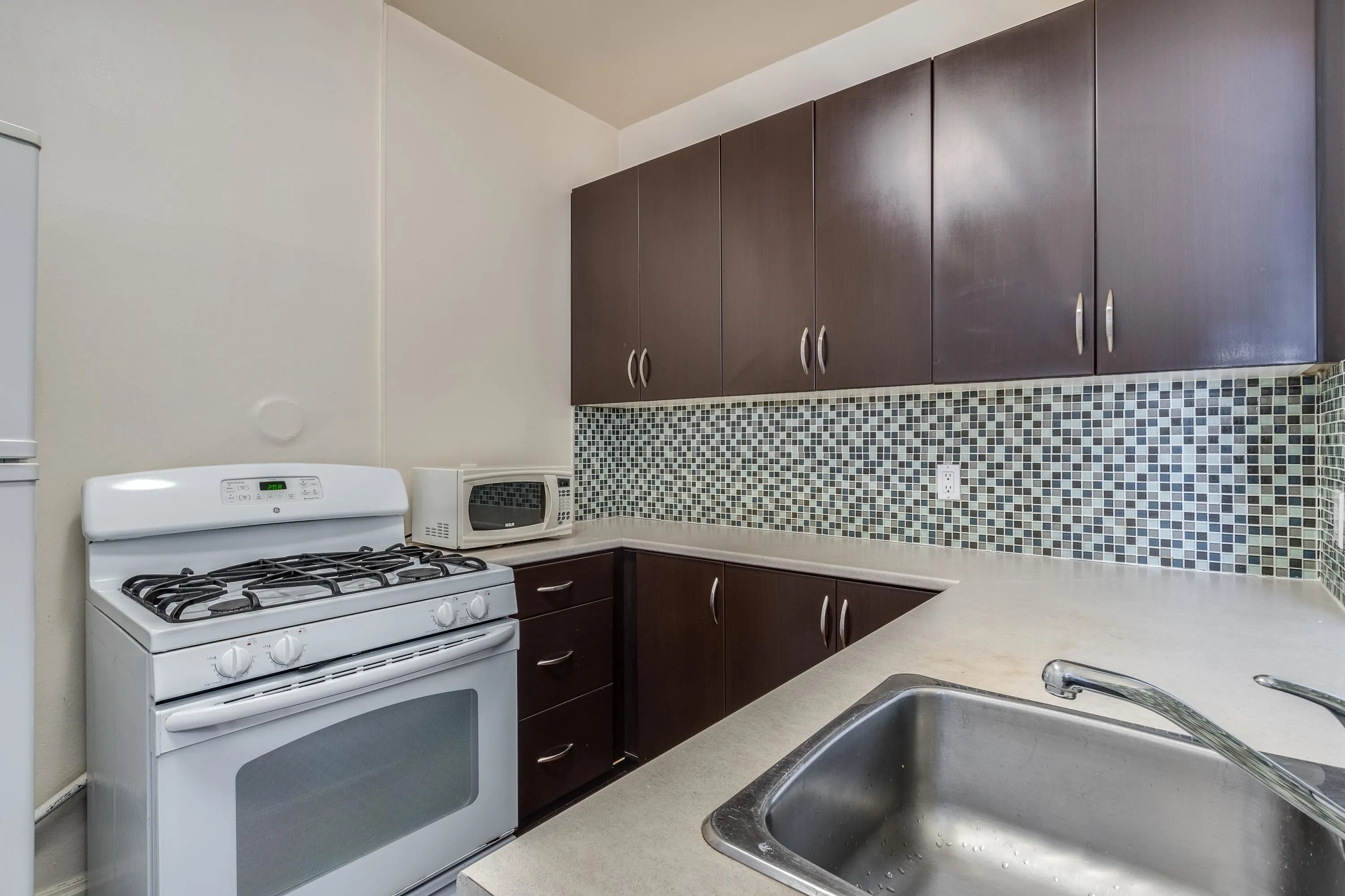 935 Jervis Street #17
