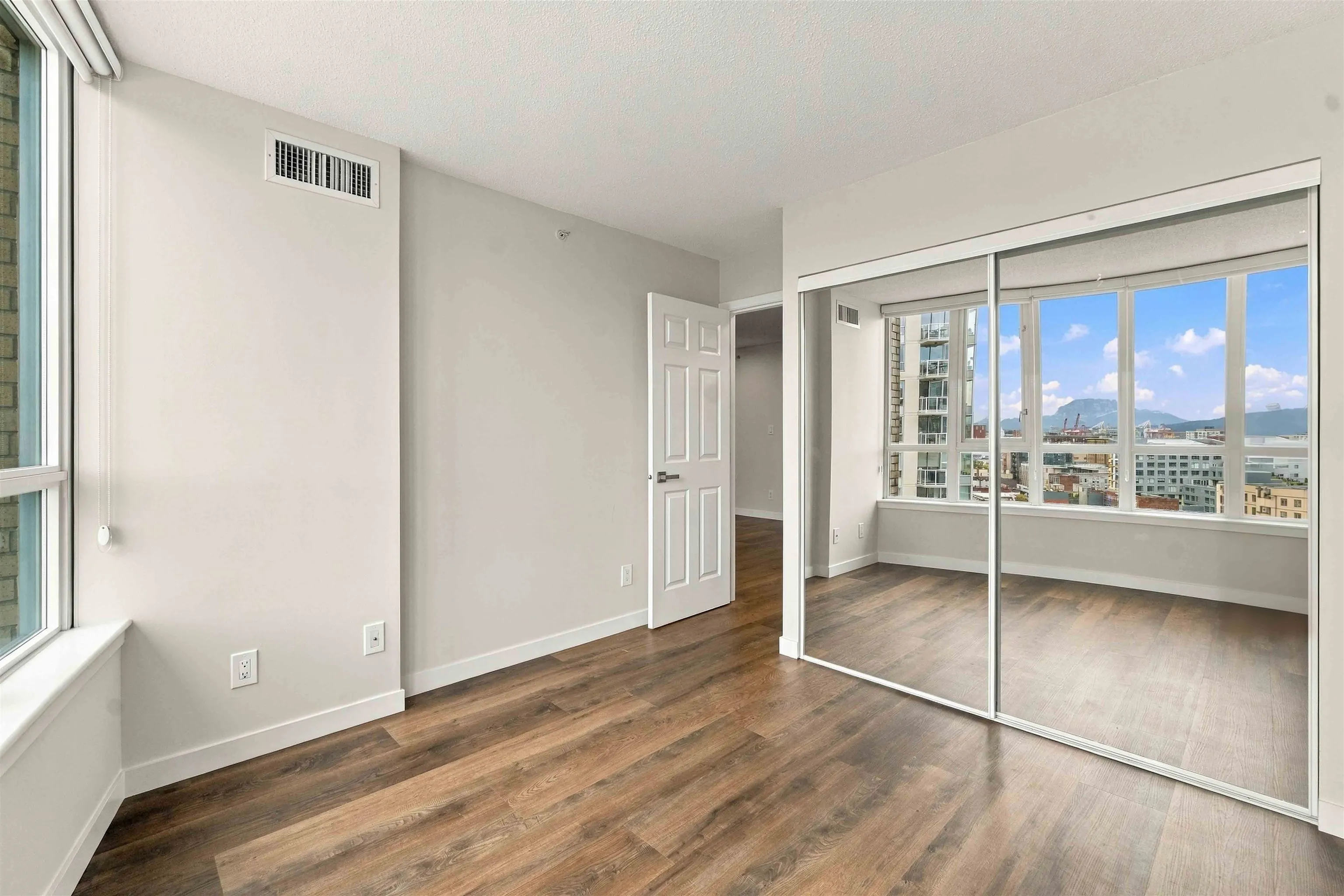 63 Keefer Place #1707