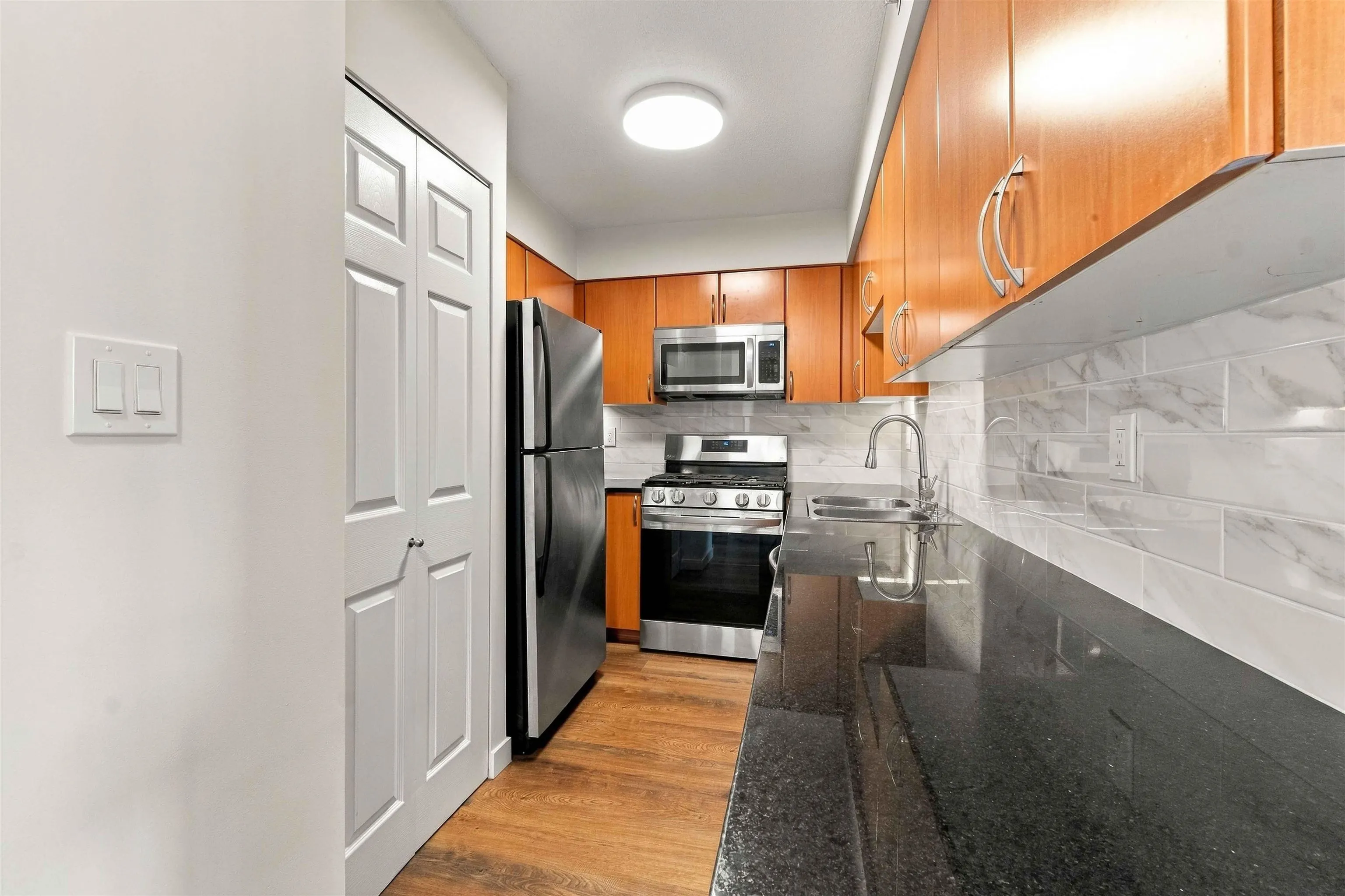 63 Keefer Place #1707