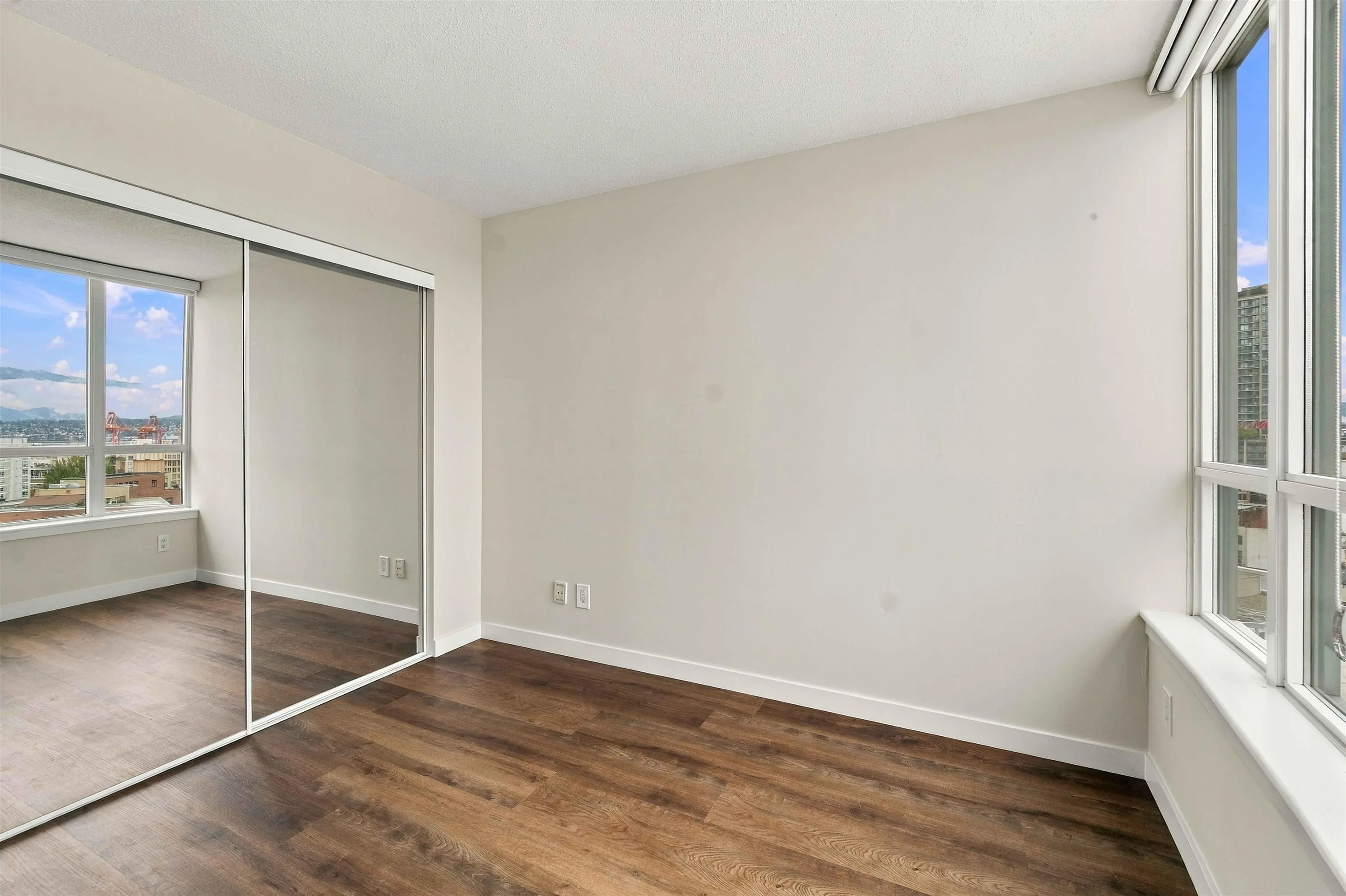 63 Keefer Place #1707