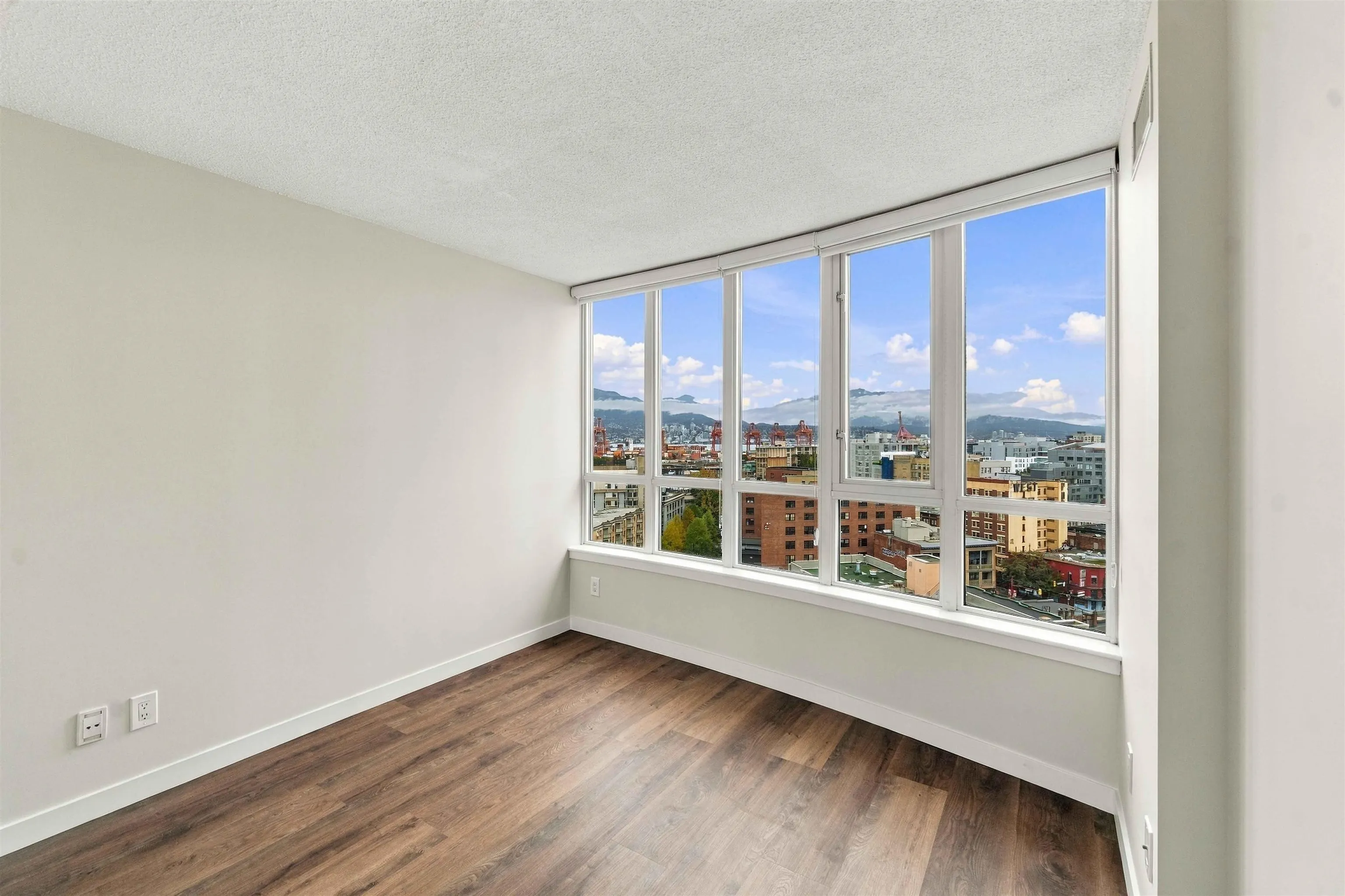 63 Keefer Place #1707