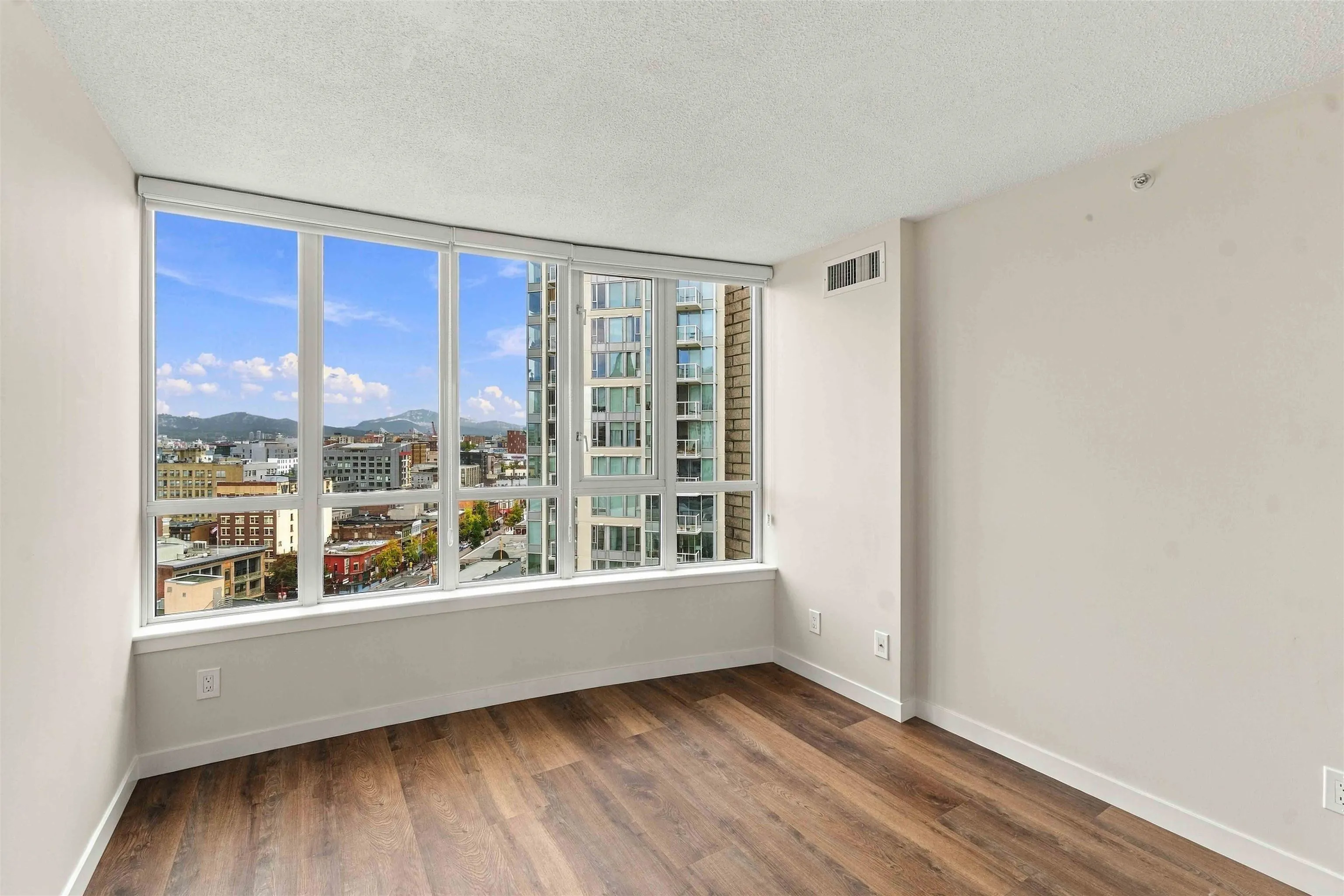 63 Keefer Place #1707