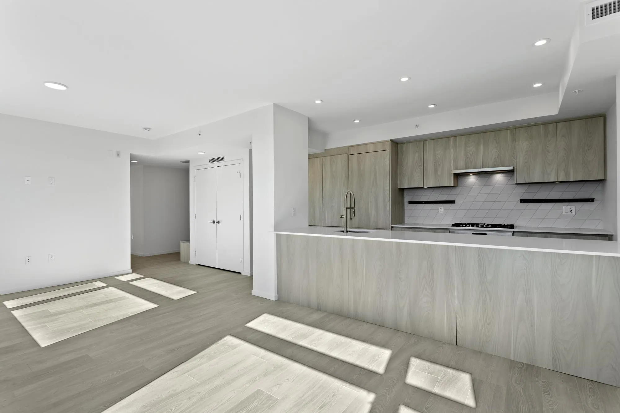 3264 Vanness Street #602