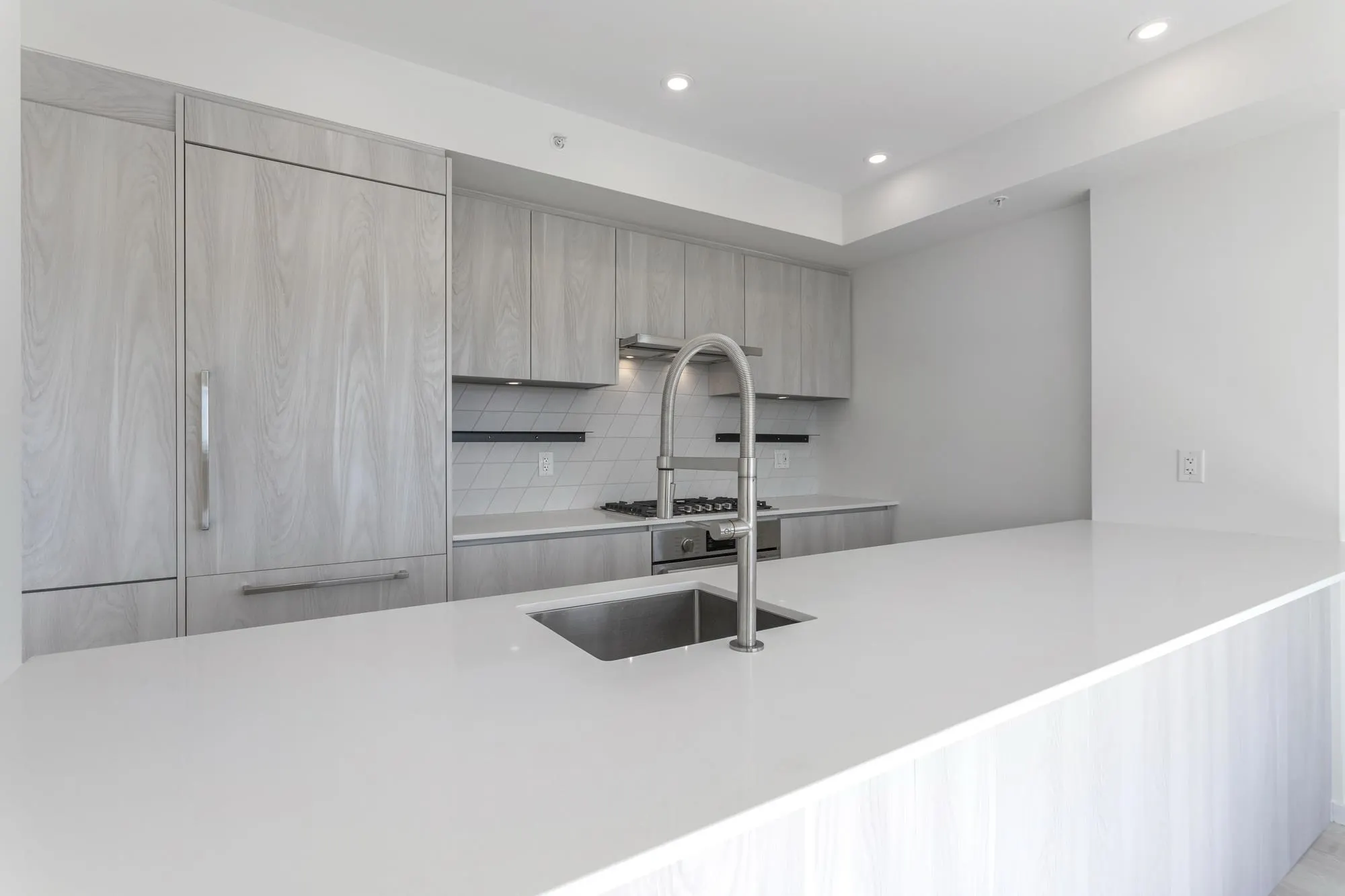 3264 Vanness Street #602