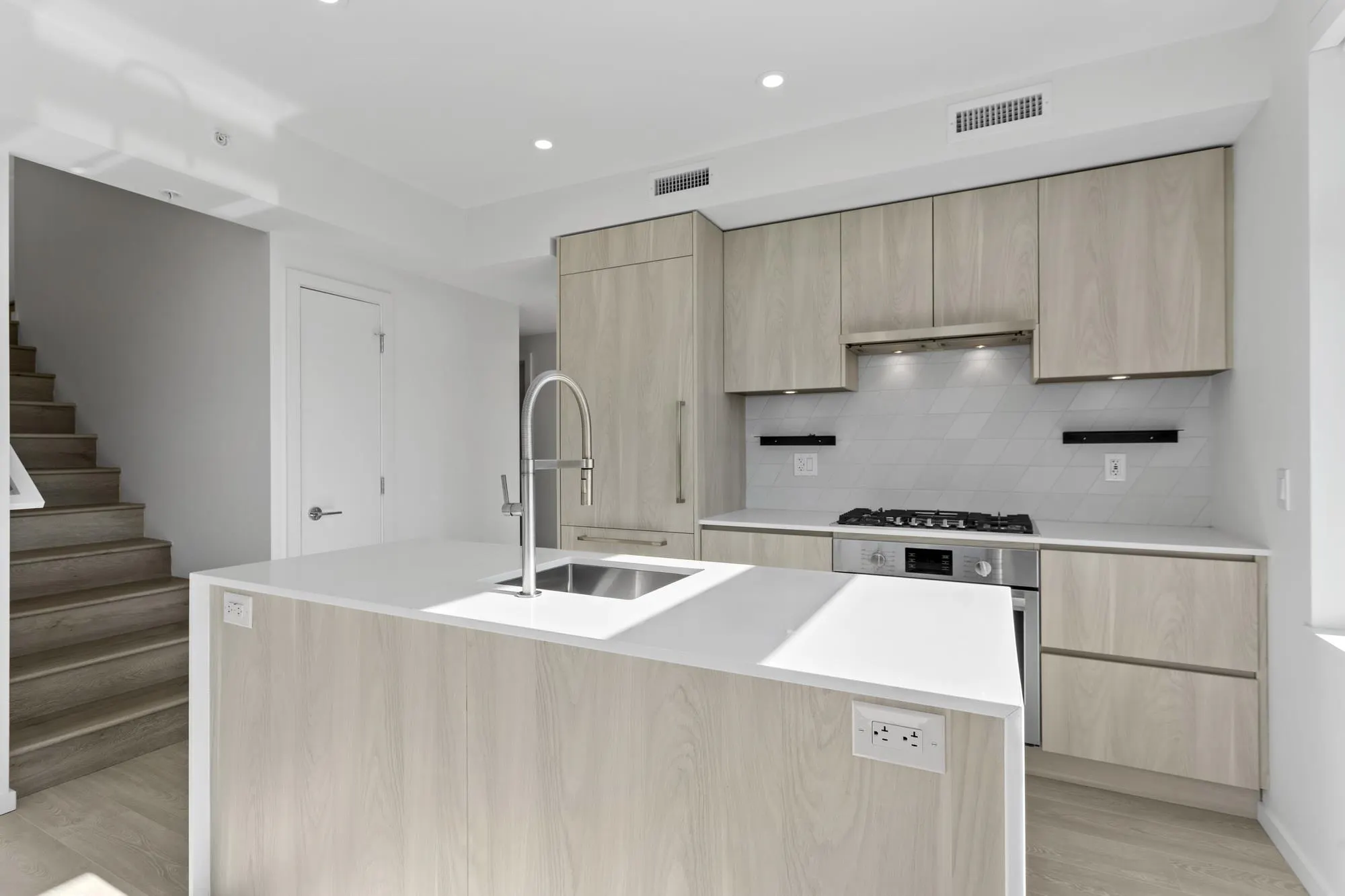 3264 Vanness Street #603