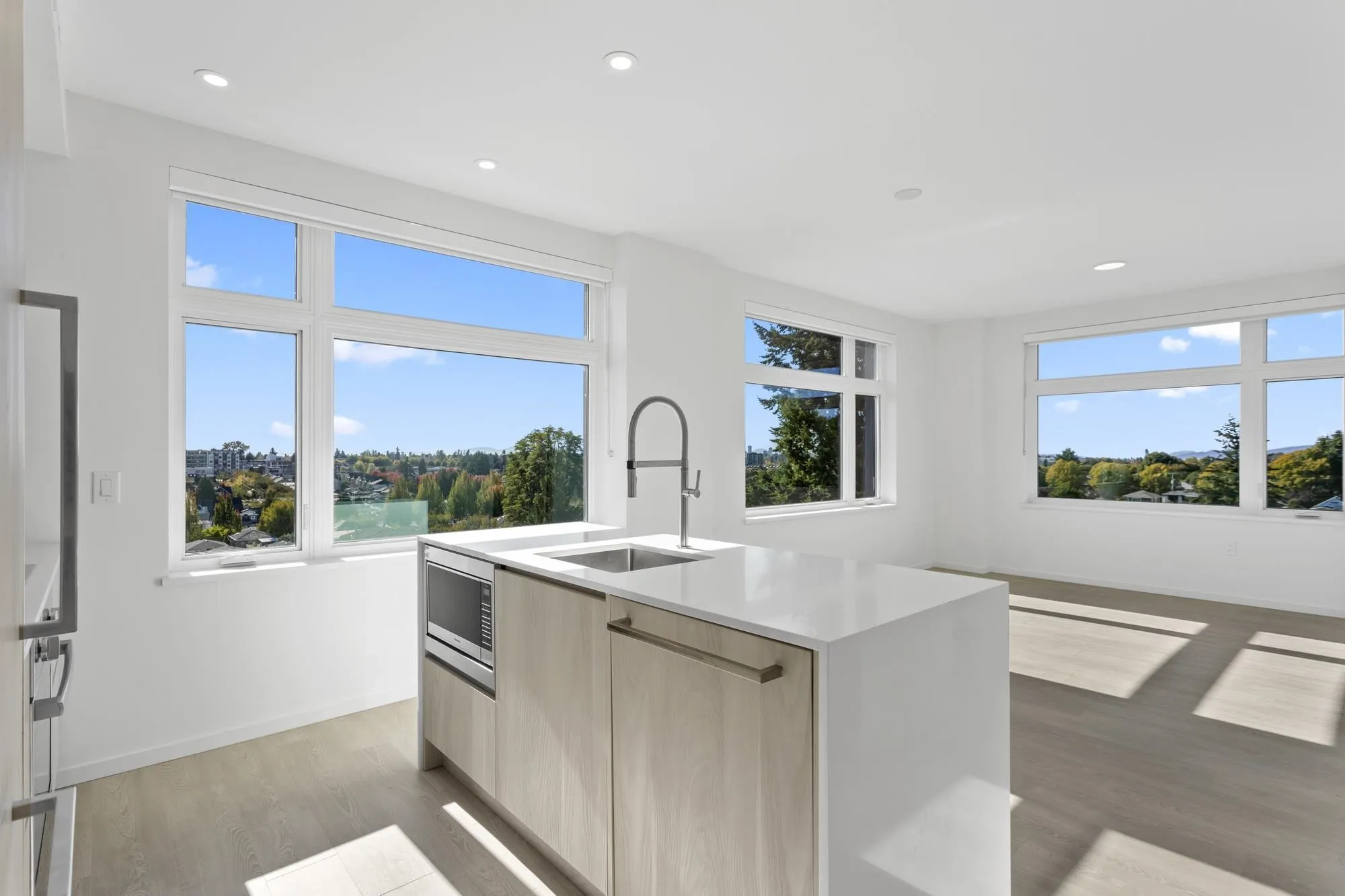 3264 Vanness Street #603