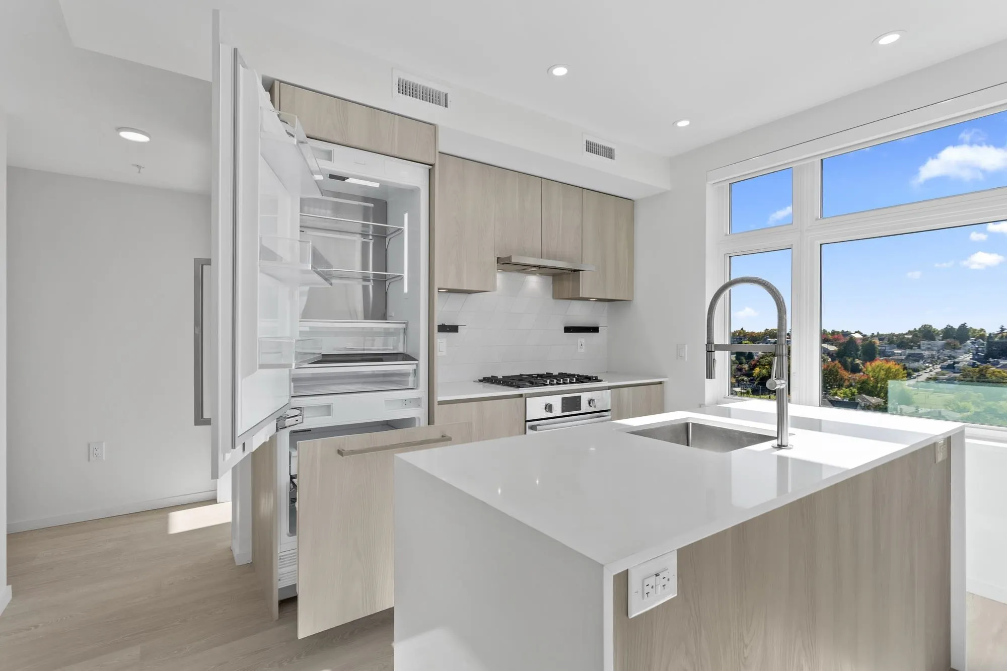 3264 Vanness Street #603