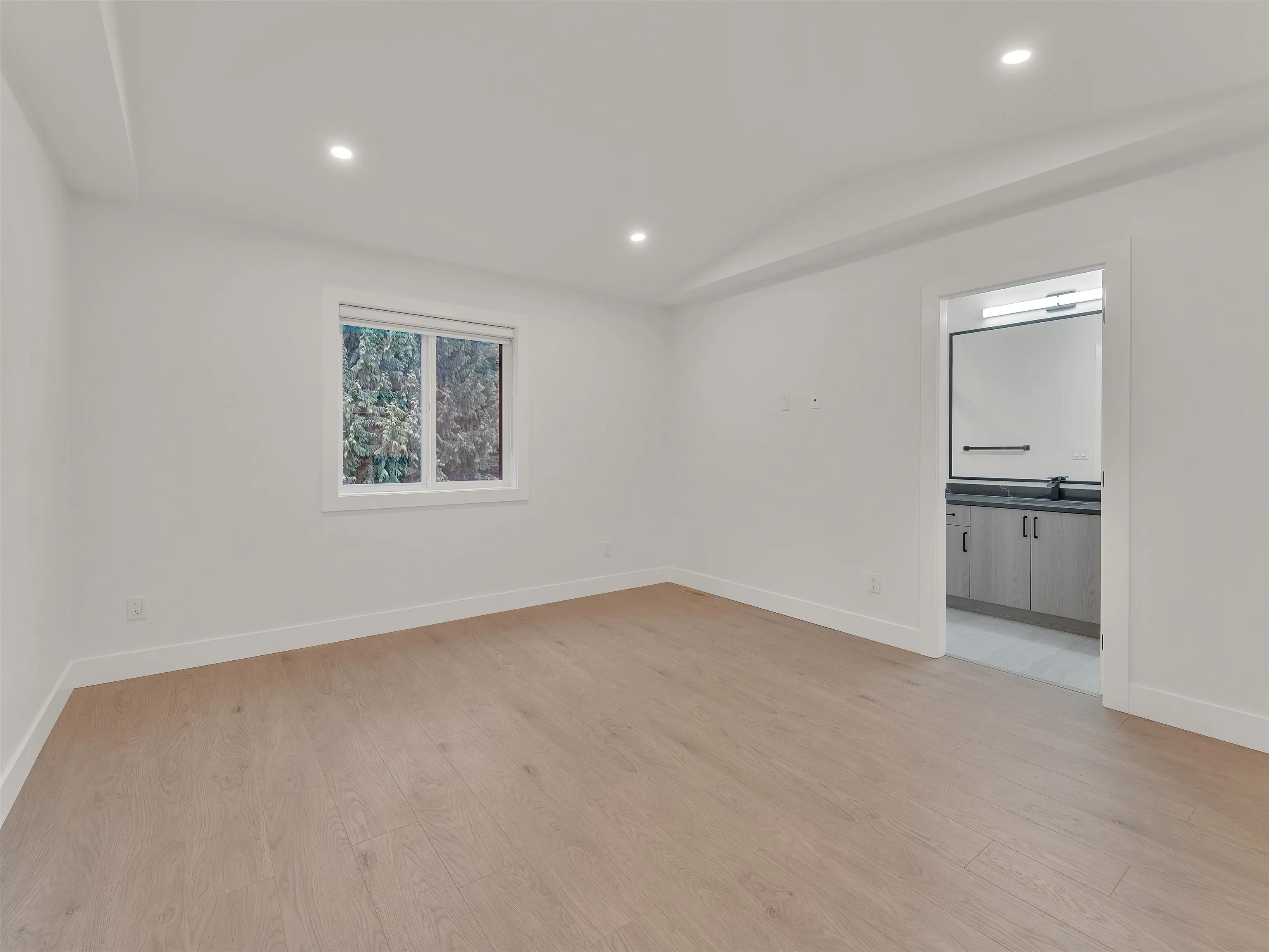 8447 Forest Gate Drive