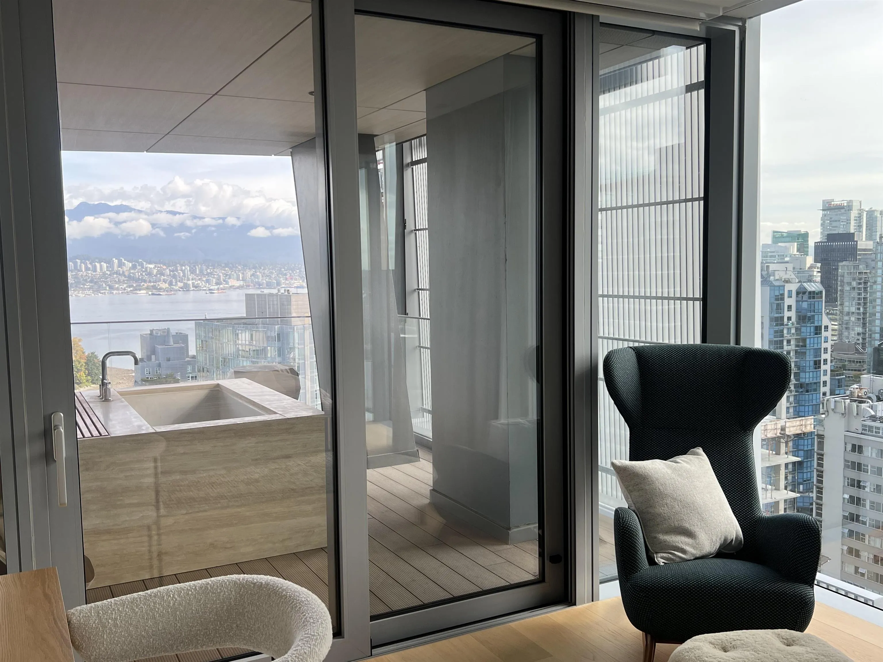 1568 Alberni Street #2903