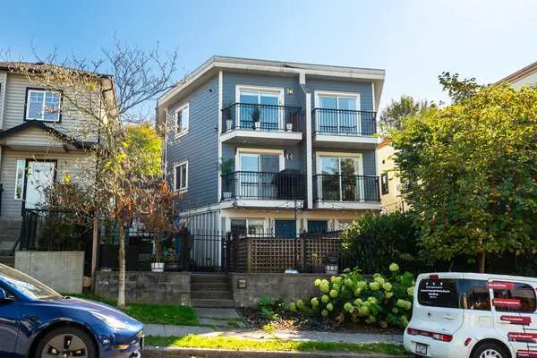 2048 Triumph Street