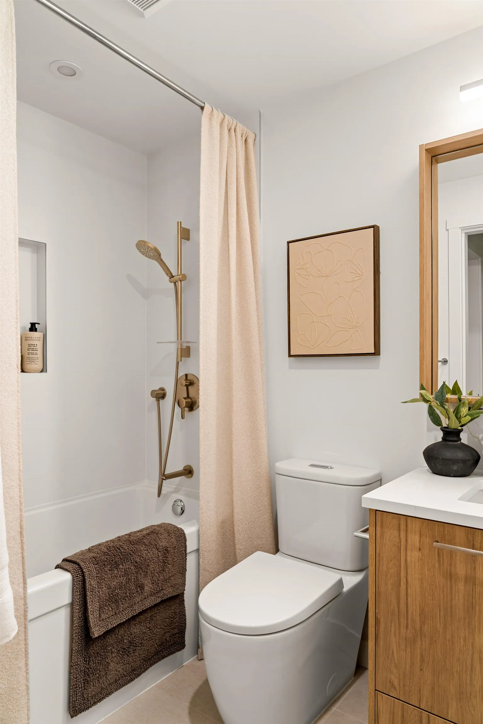 606 Madore Avenue #102
