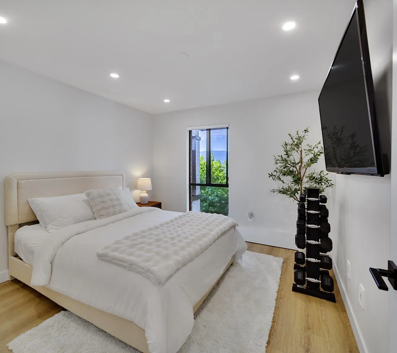 1877 W 5th Avenue #303
