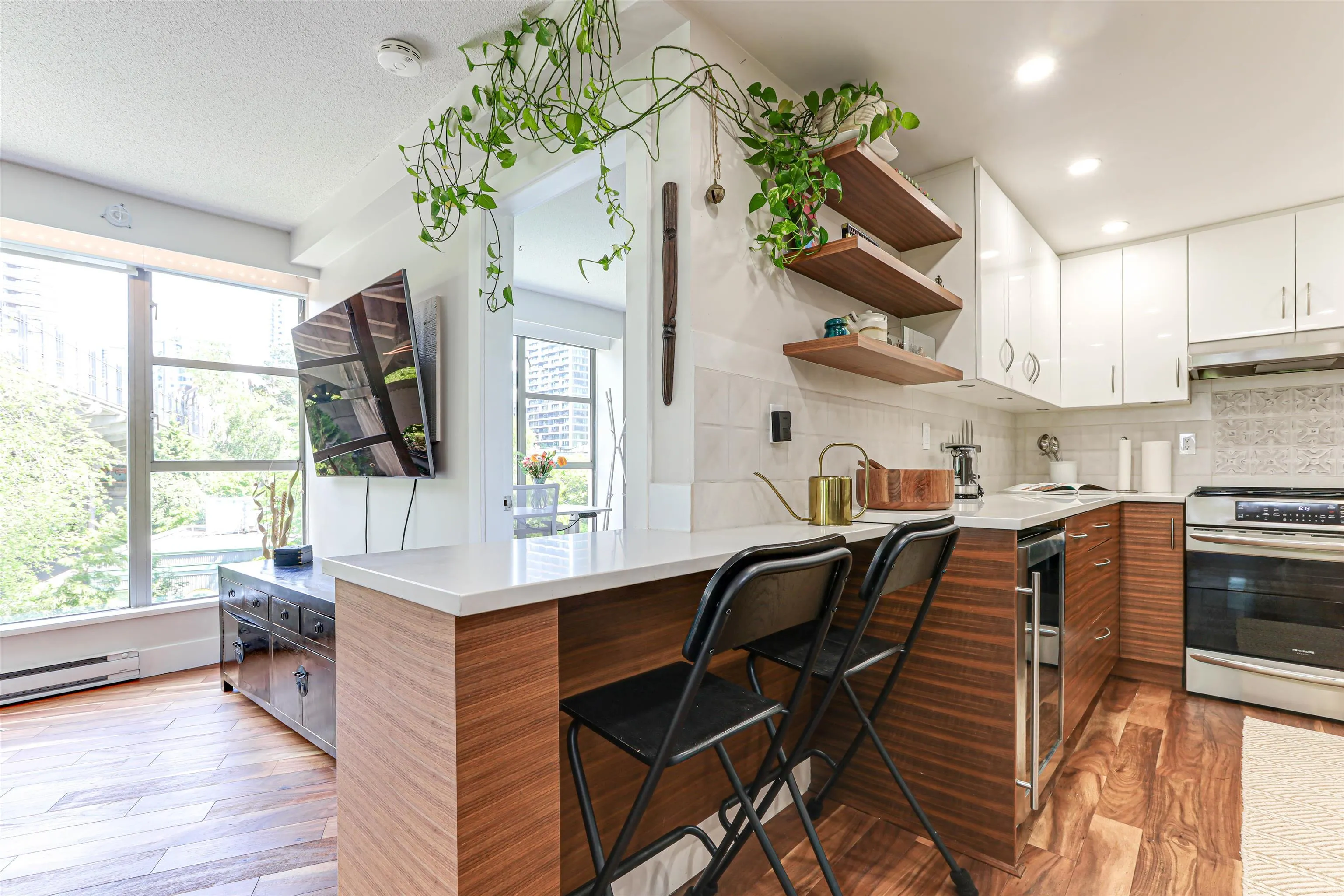 1006 Beach Avenue #505