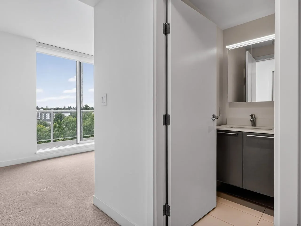 2221 E 30th Avenue #906