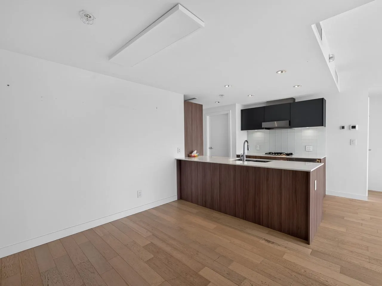2221 E 30th Avenue #906