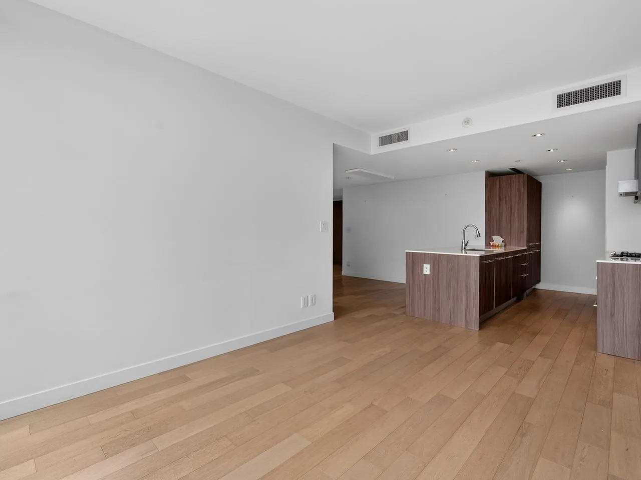2221 E 30th Avenue #906