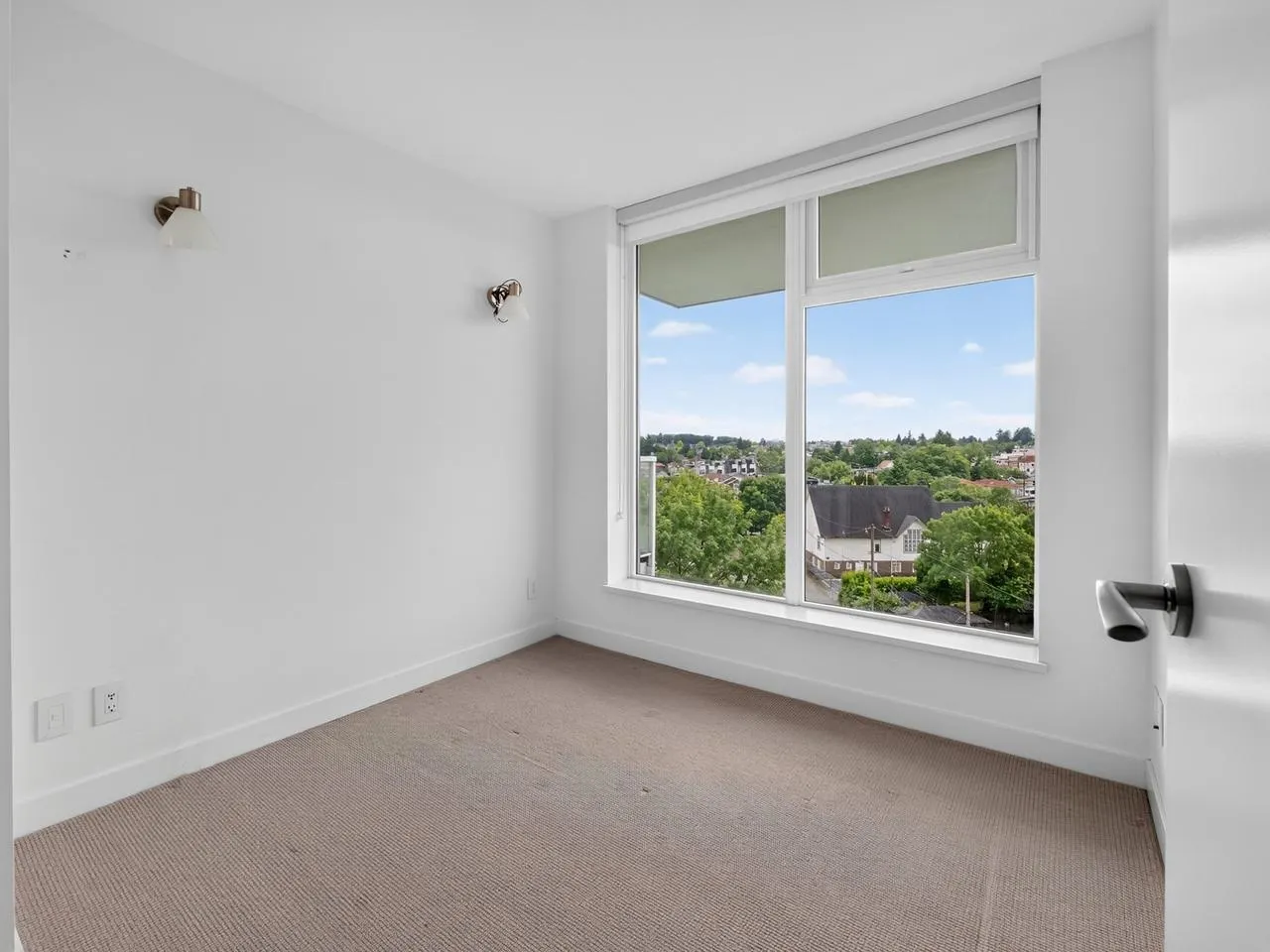 2221 E 30th Avenue #906