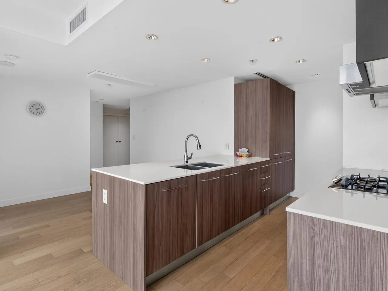 2221 E 30th Avenue #906