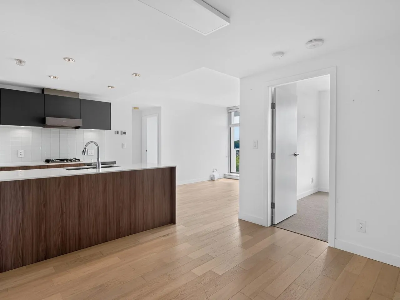 2221 E 30th Avenue #906