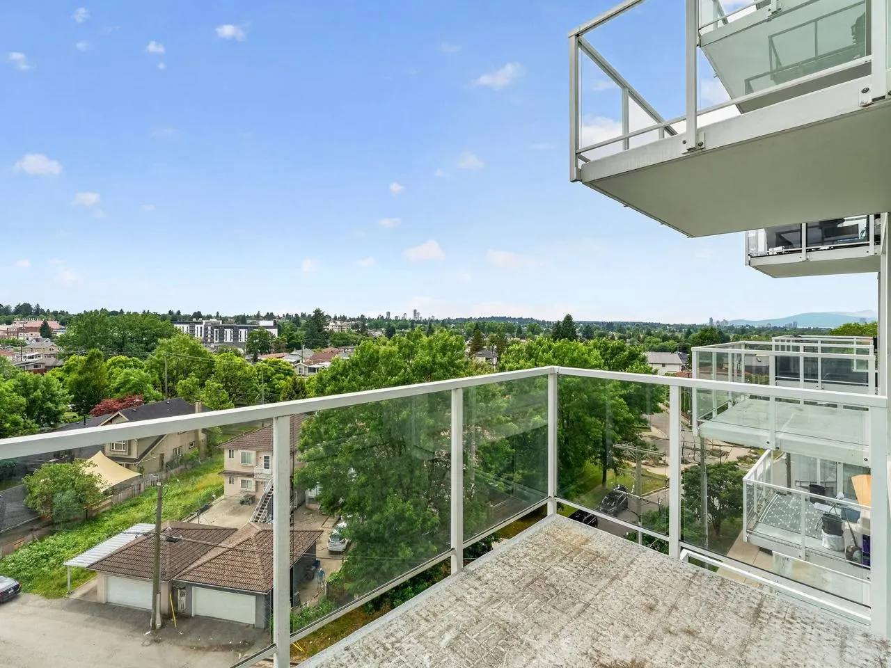 2221 E 30th Avenue #906