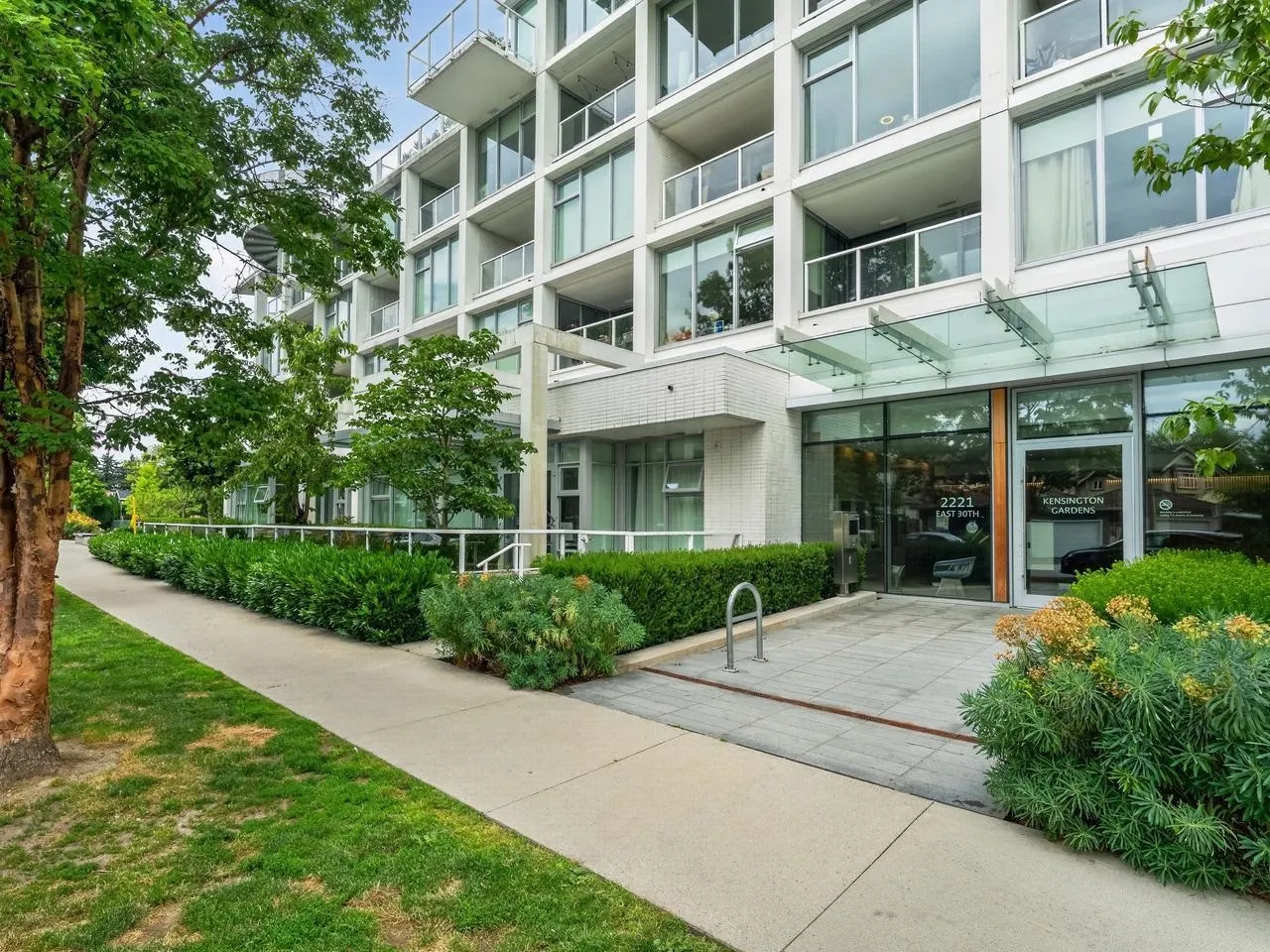 2221 E 30th Avenue #906