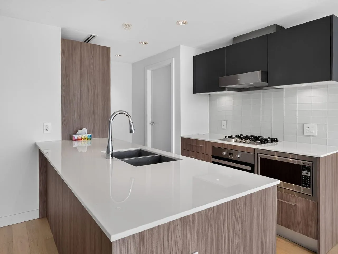 2221 E 30th Avenue #906