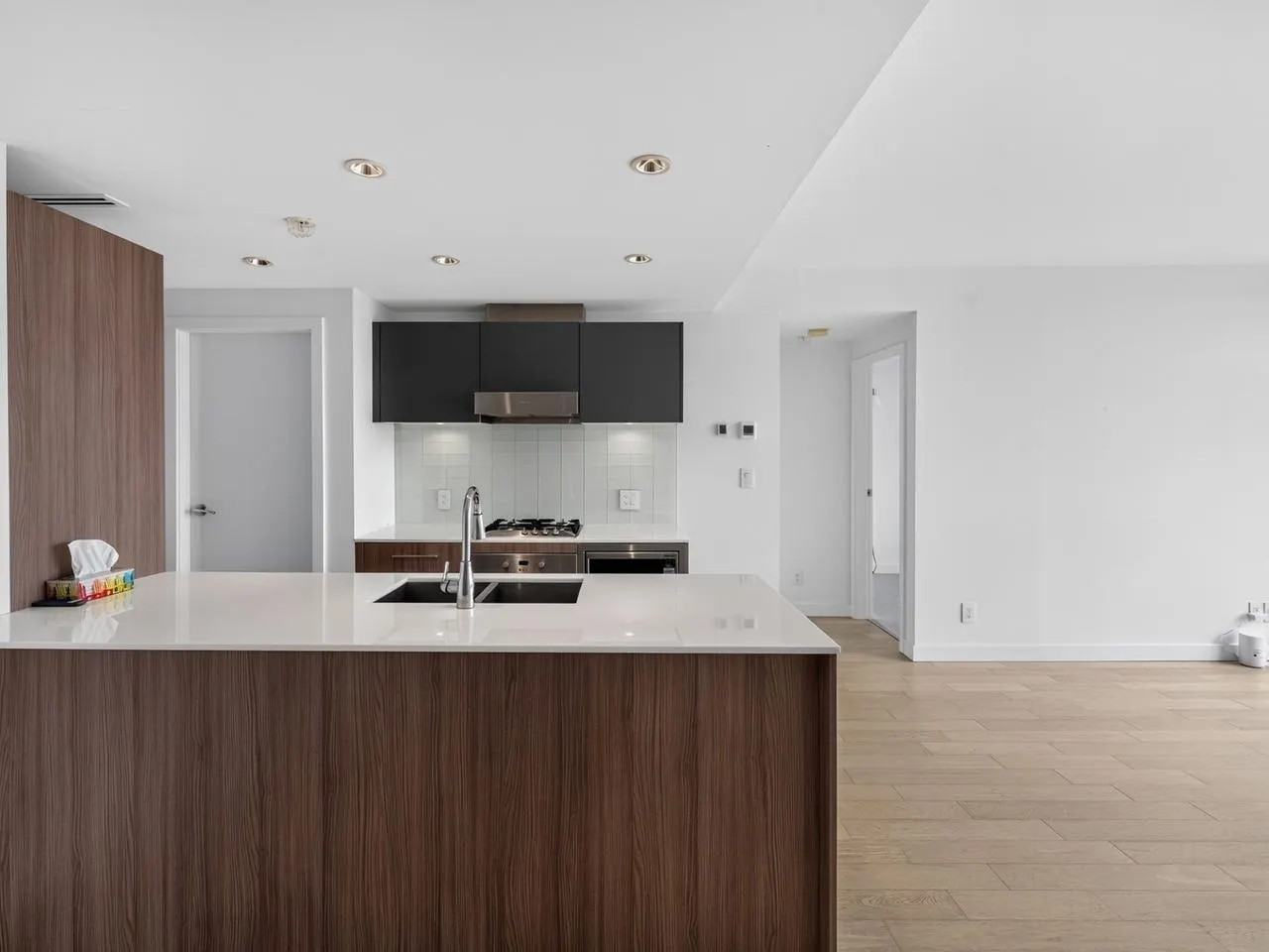 2221 E 30th Avenue #906