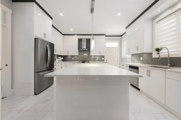 1135 Yorston Court