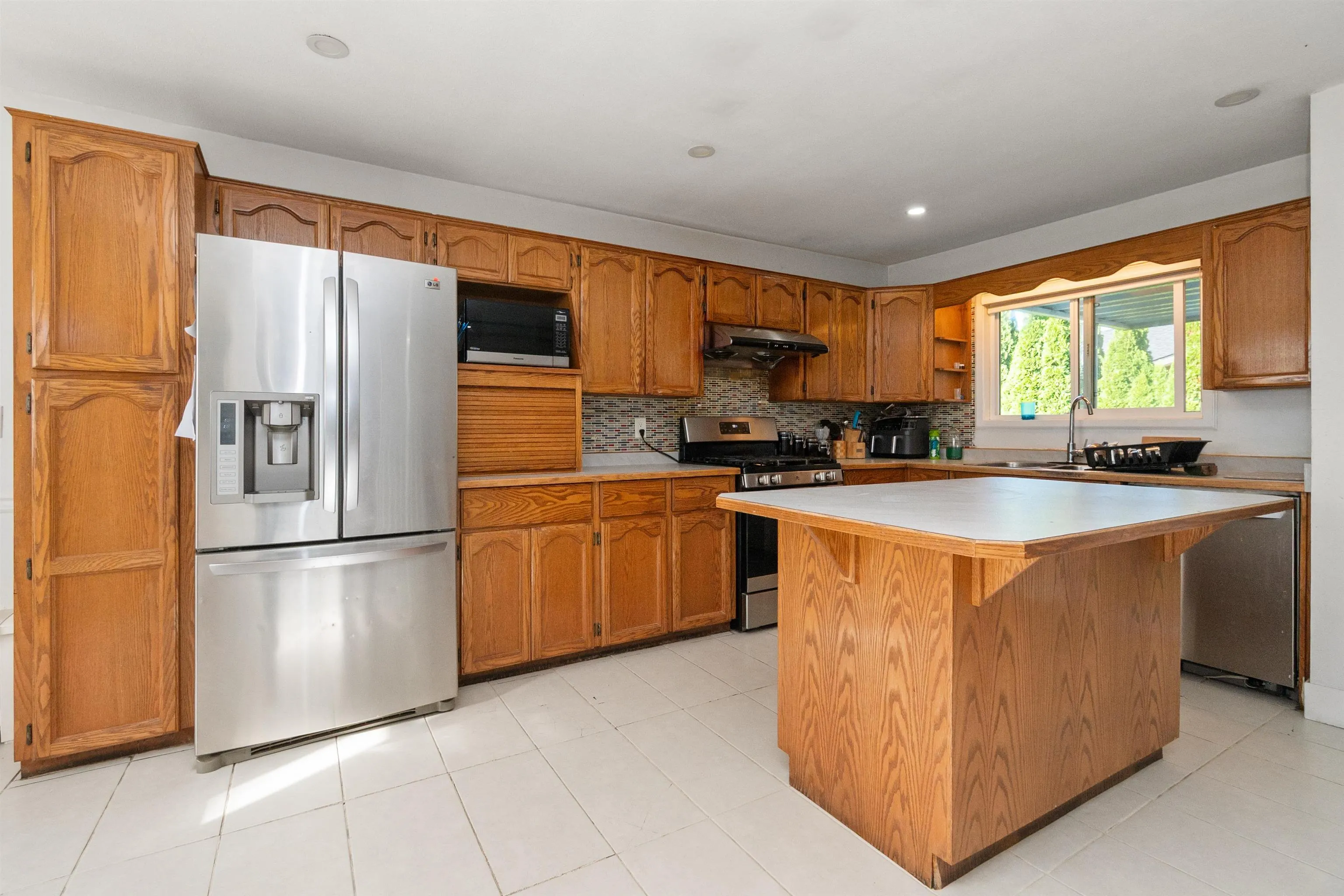 3752 Harwood Crescent