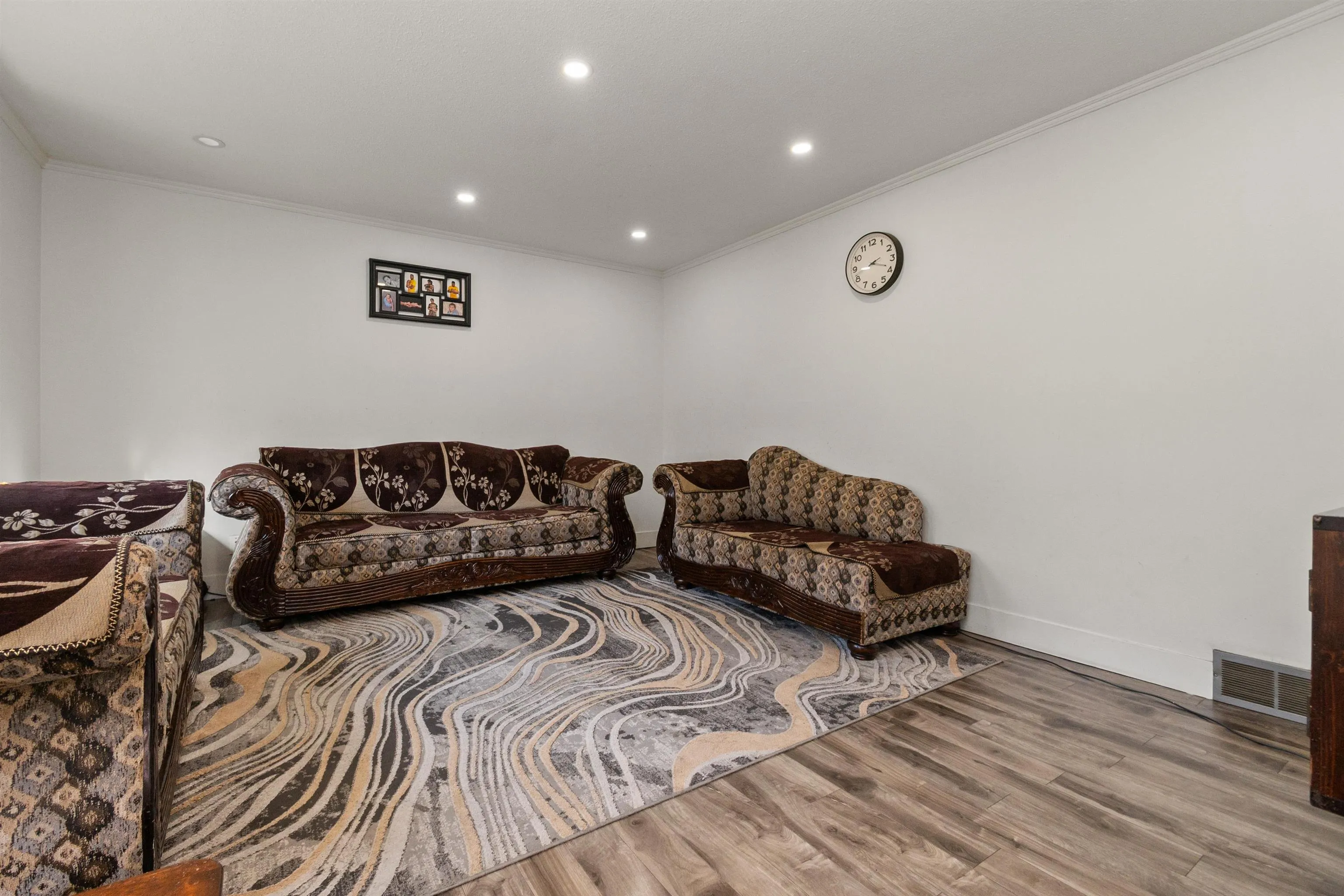 3752 Harwood Crescent