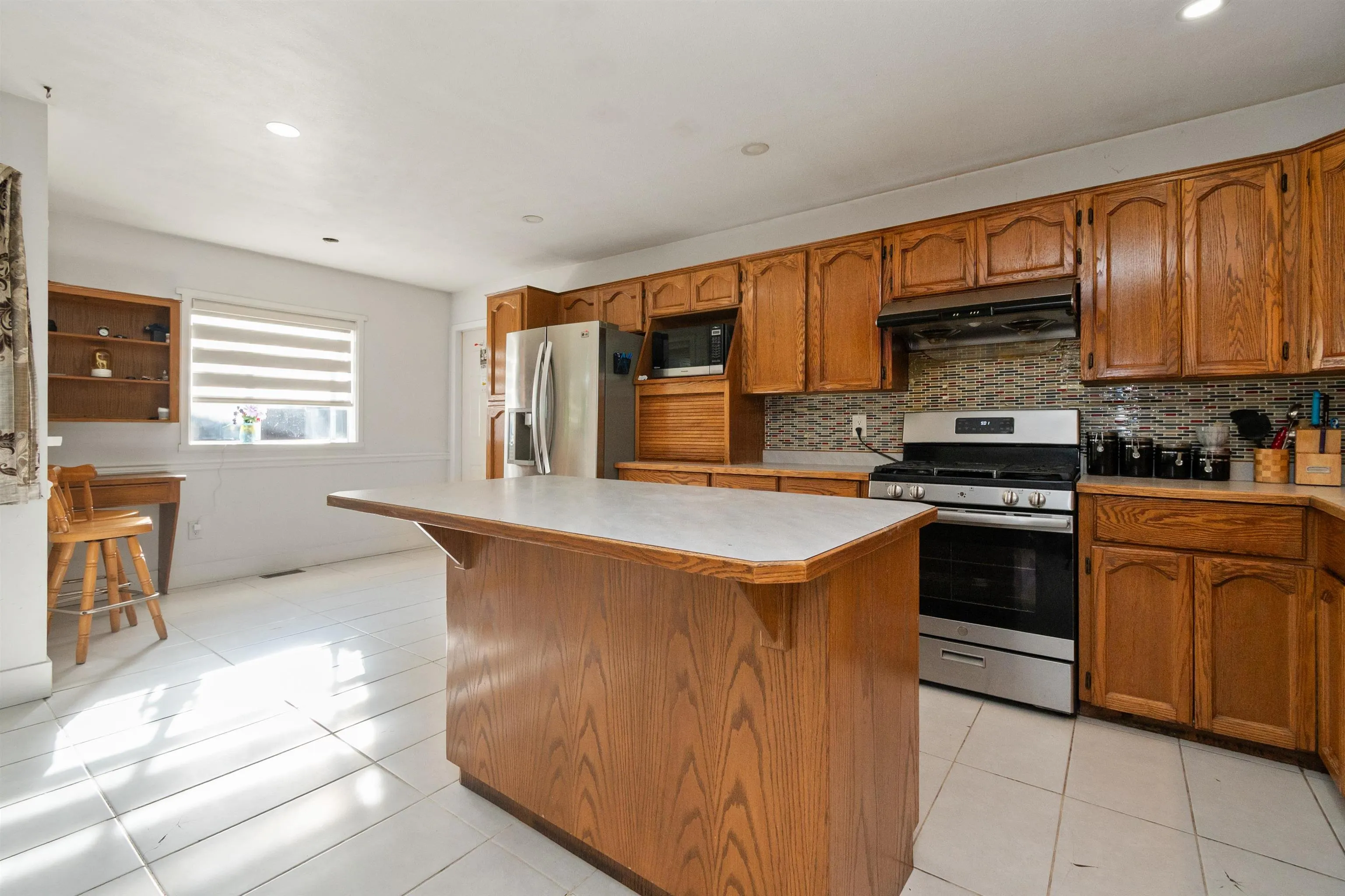 3752 Harwood Crescent