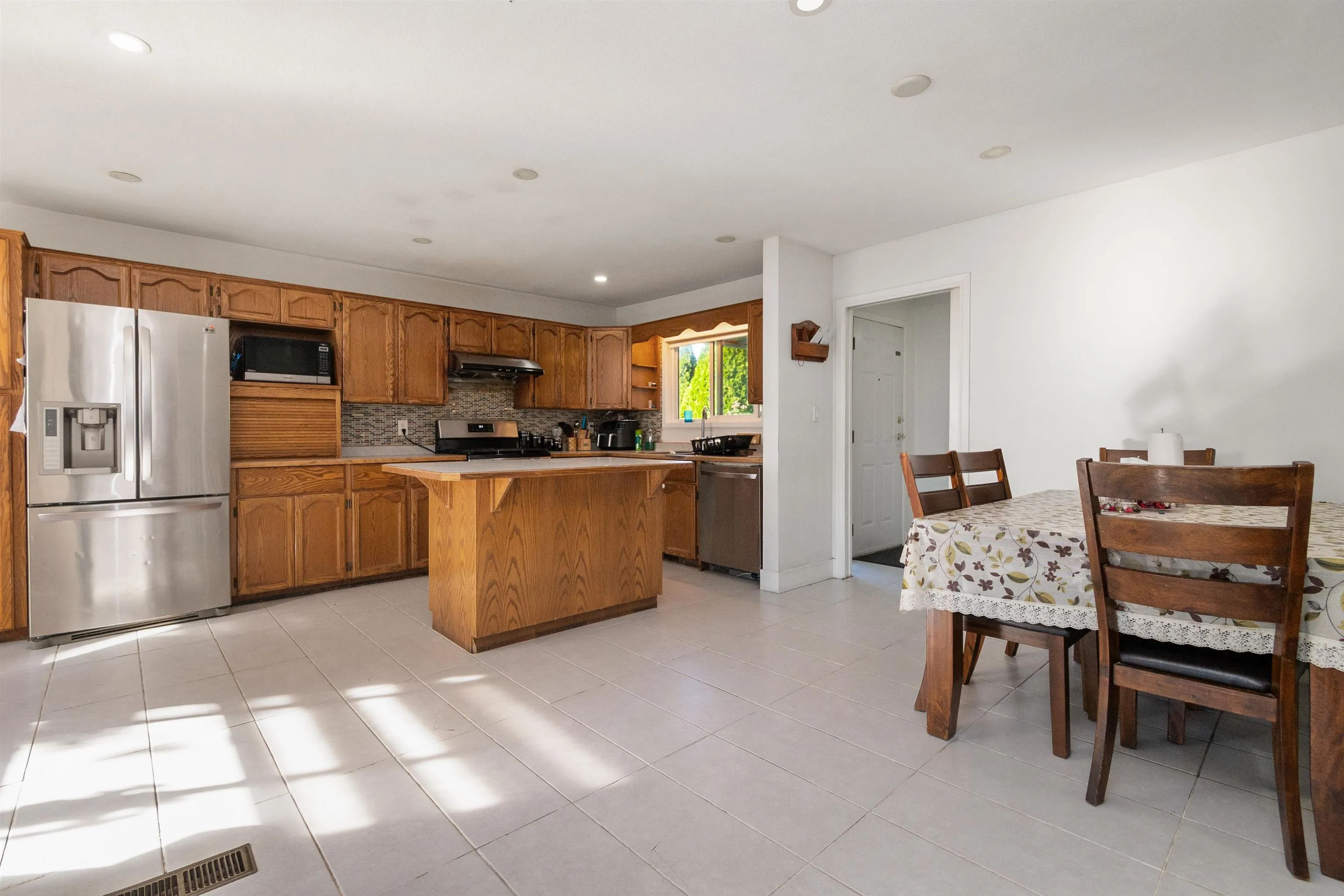 3752 Harwood Crescent
