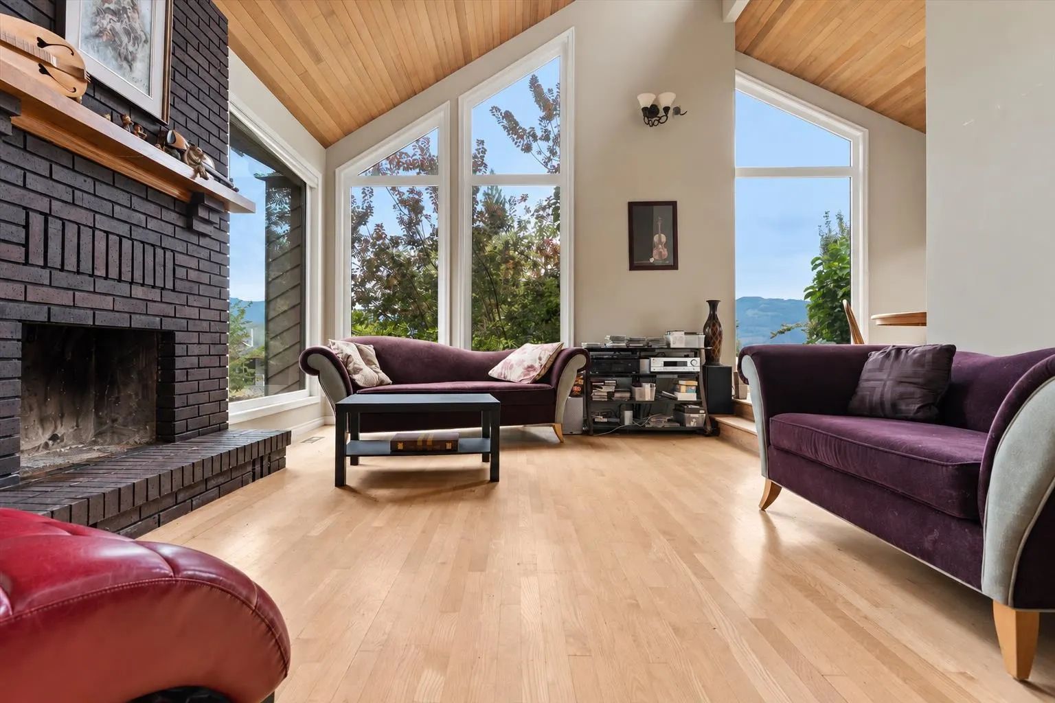 47390 Swallow Crescent