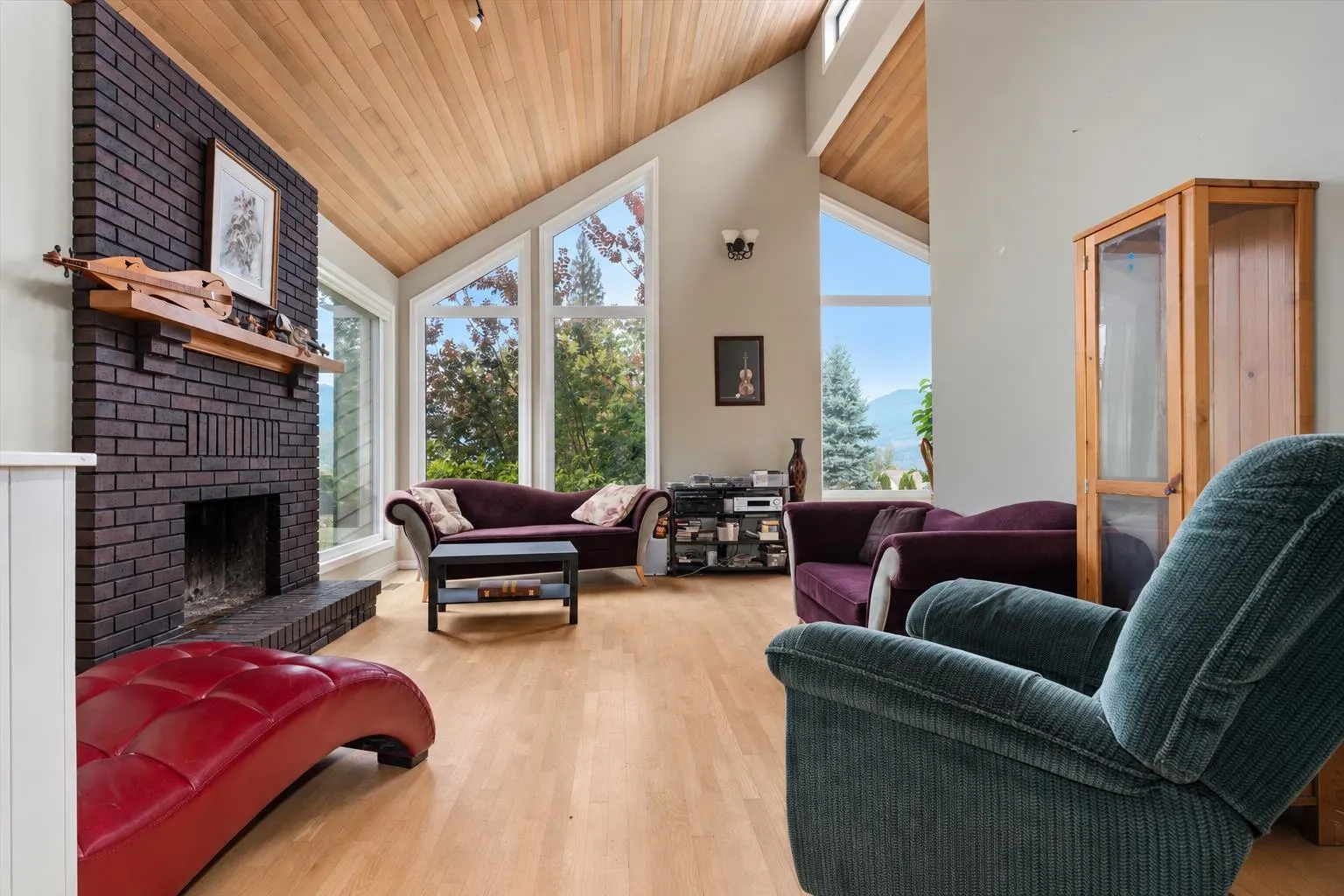 47390 Swallow Crescent