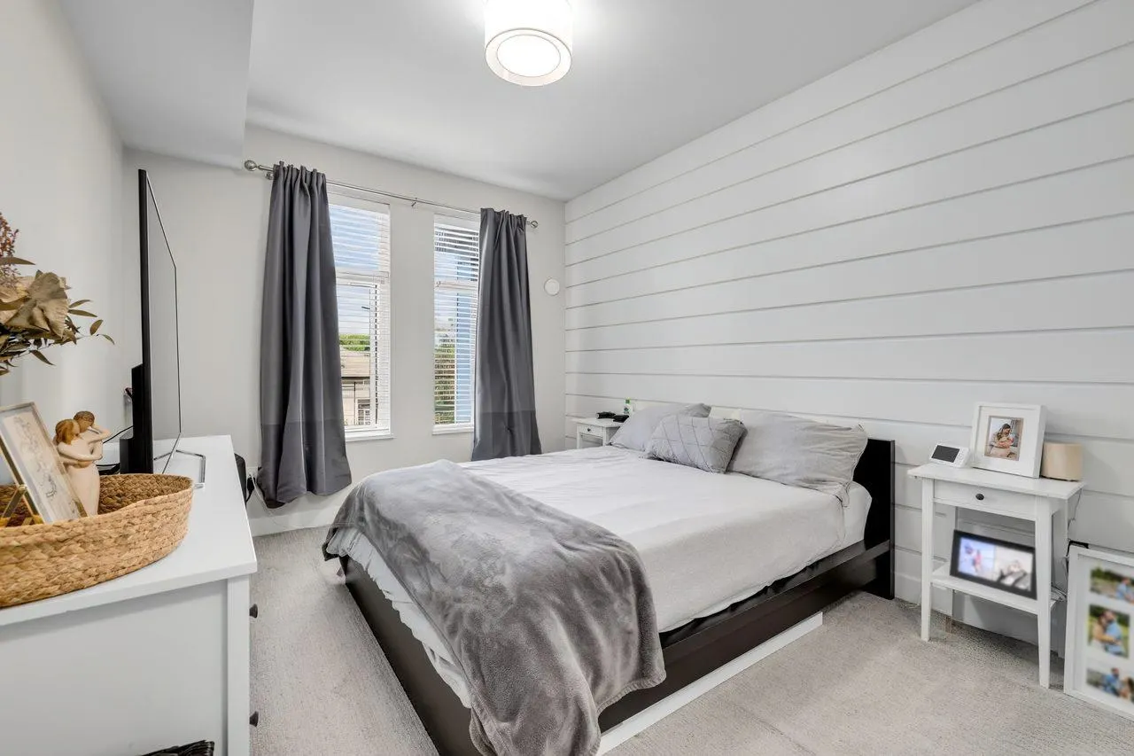 15436 31 Avenue #411