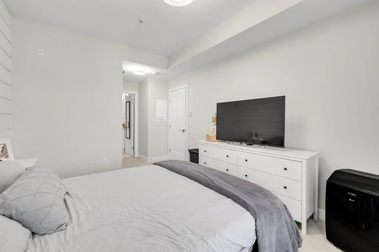 15436 31 Avenue #411