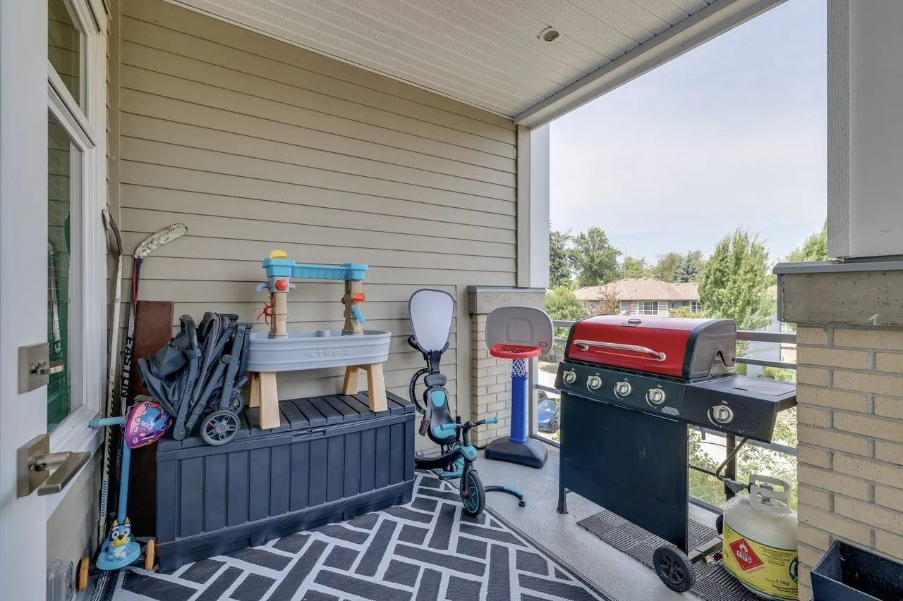 15436 31 Avenue #411