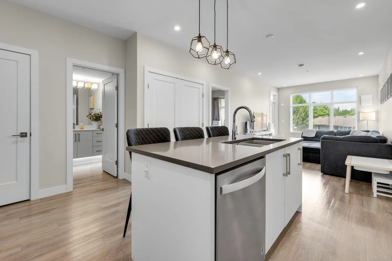 15436 31 Avenue #411