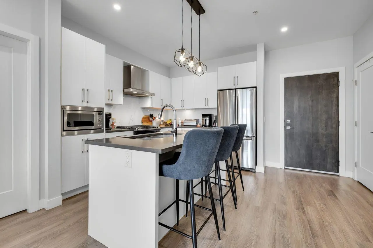 15436 31 Avenue #411