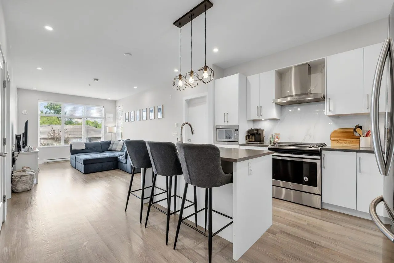 15436 31 Avenue #411