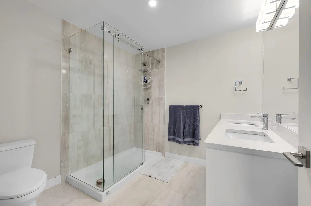 15436 31 Avenue #411