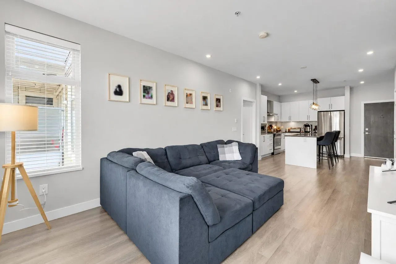 15436 31 Avenue #411