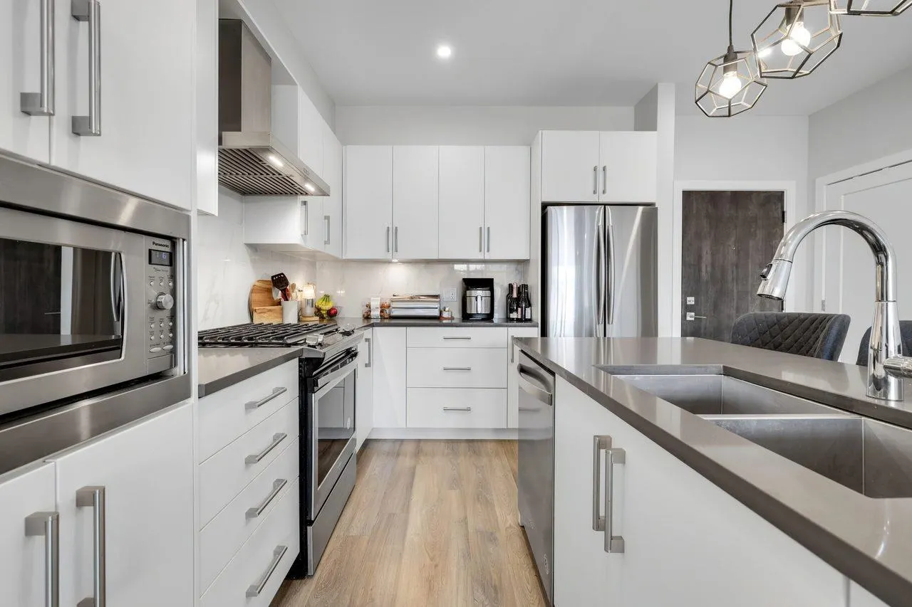 15436 31 Avenue #411