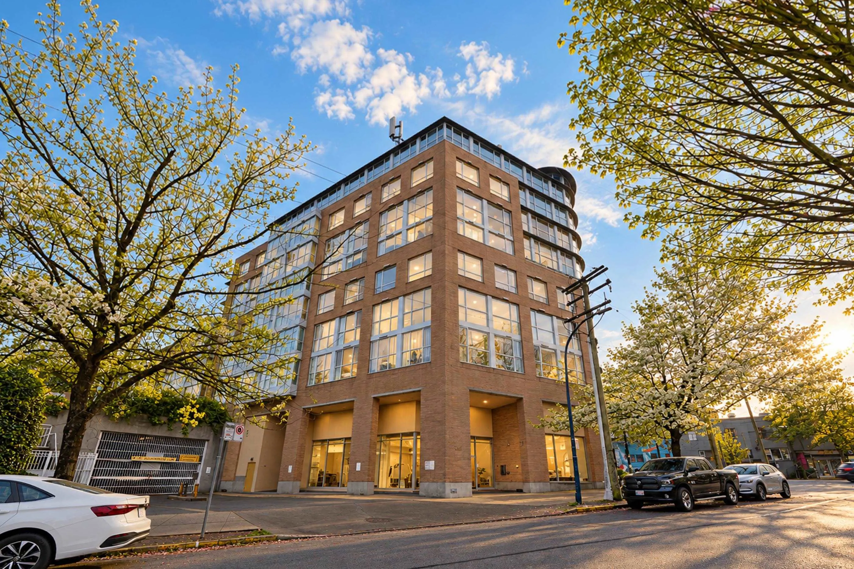 288 E 8th Avenue #402