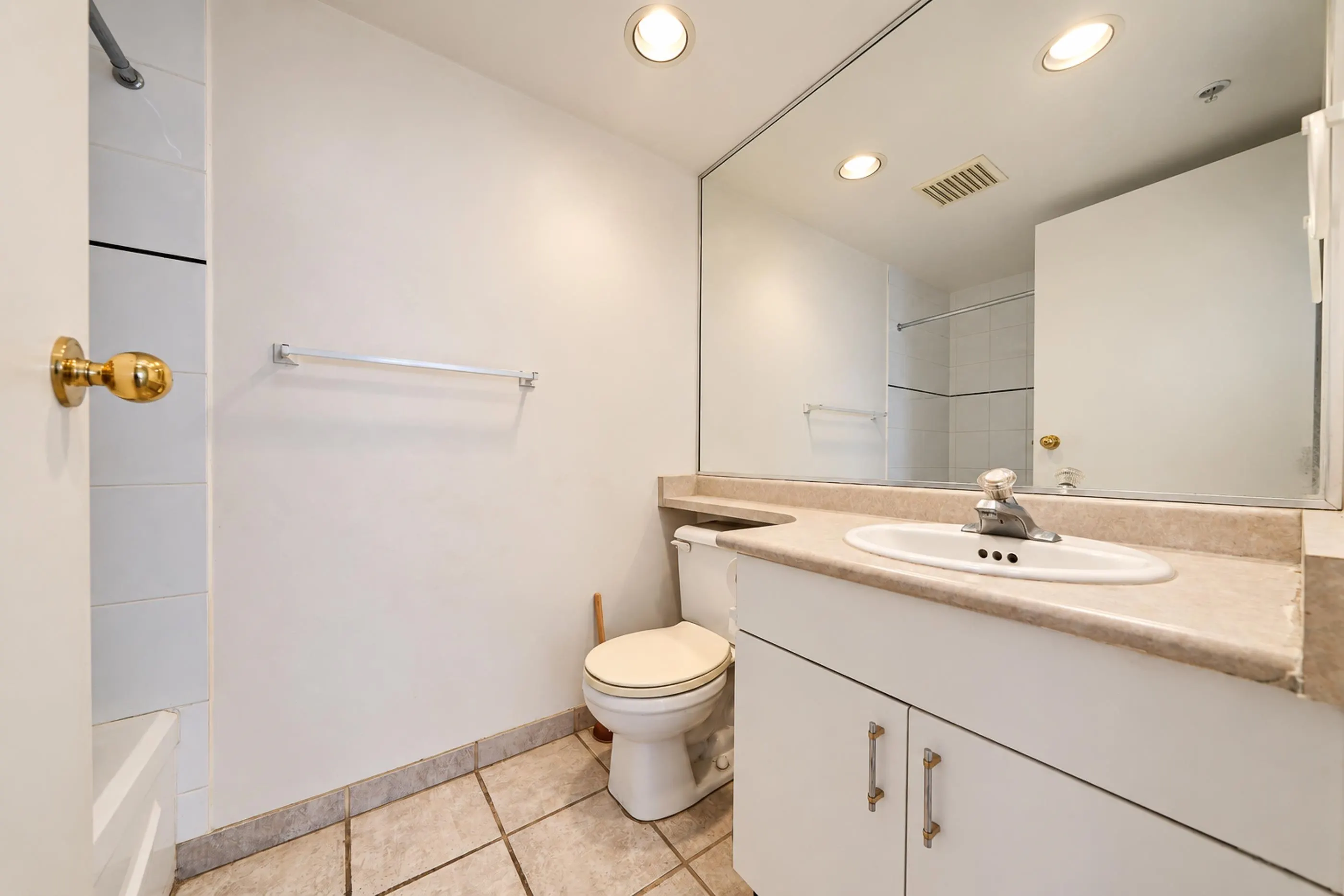 288 E 8th Avenue #402