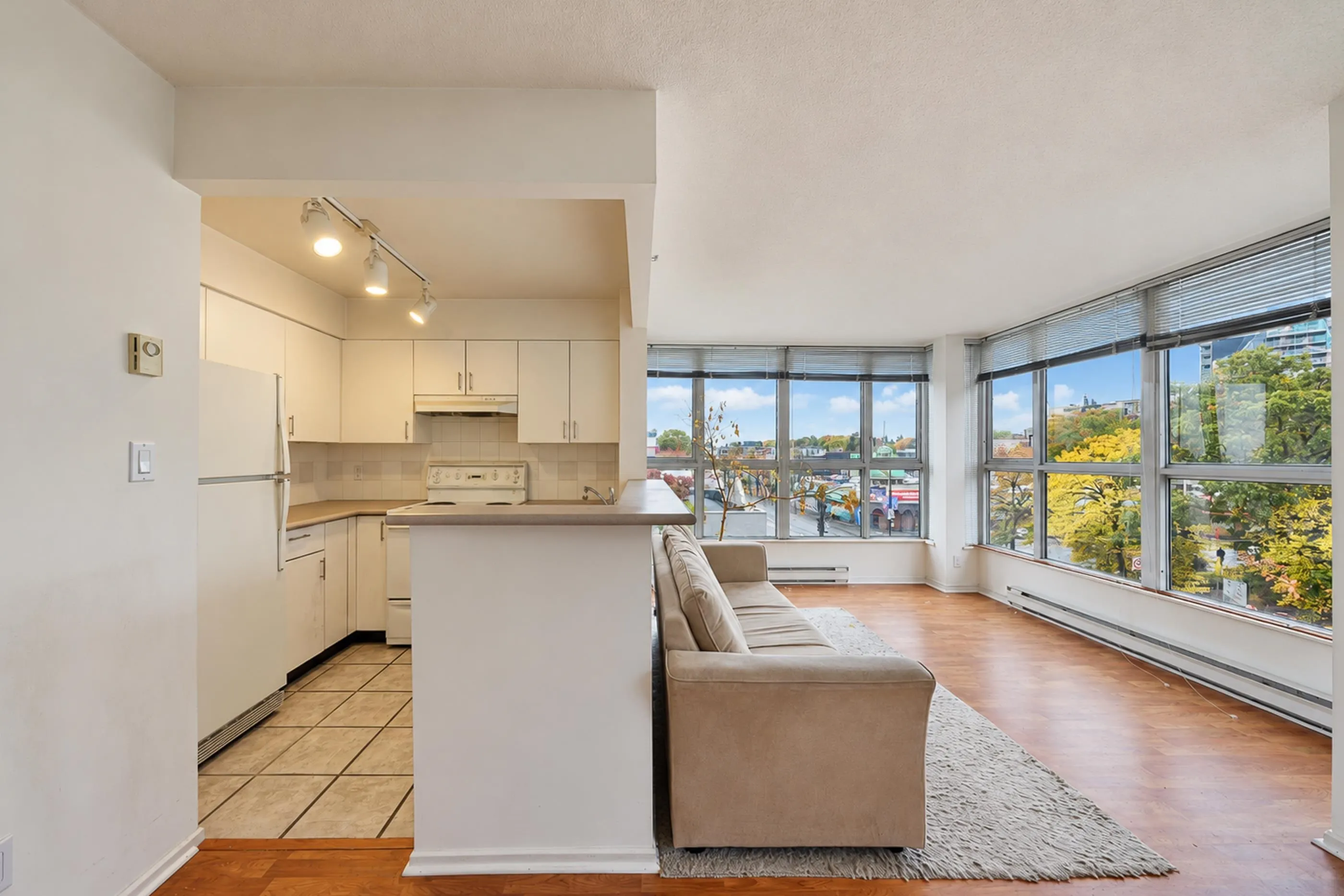 288 E 8th Avenue #402