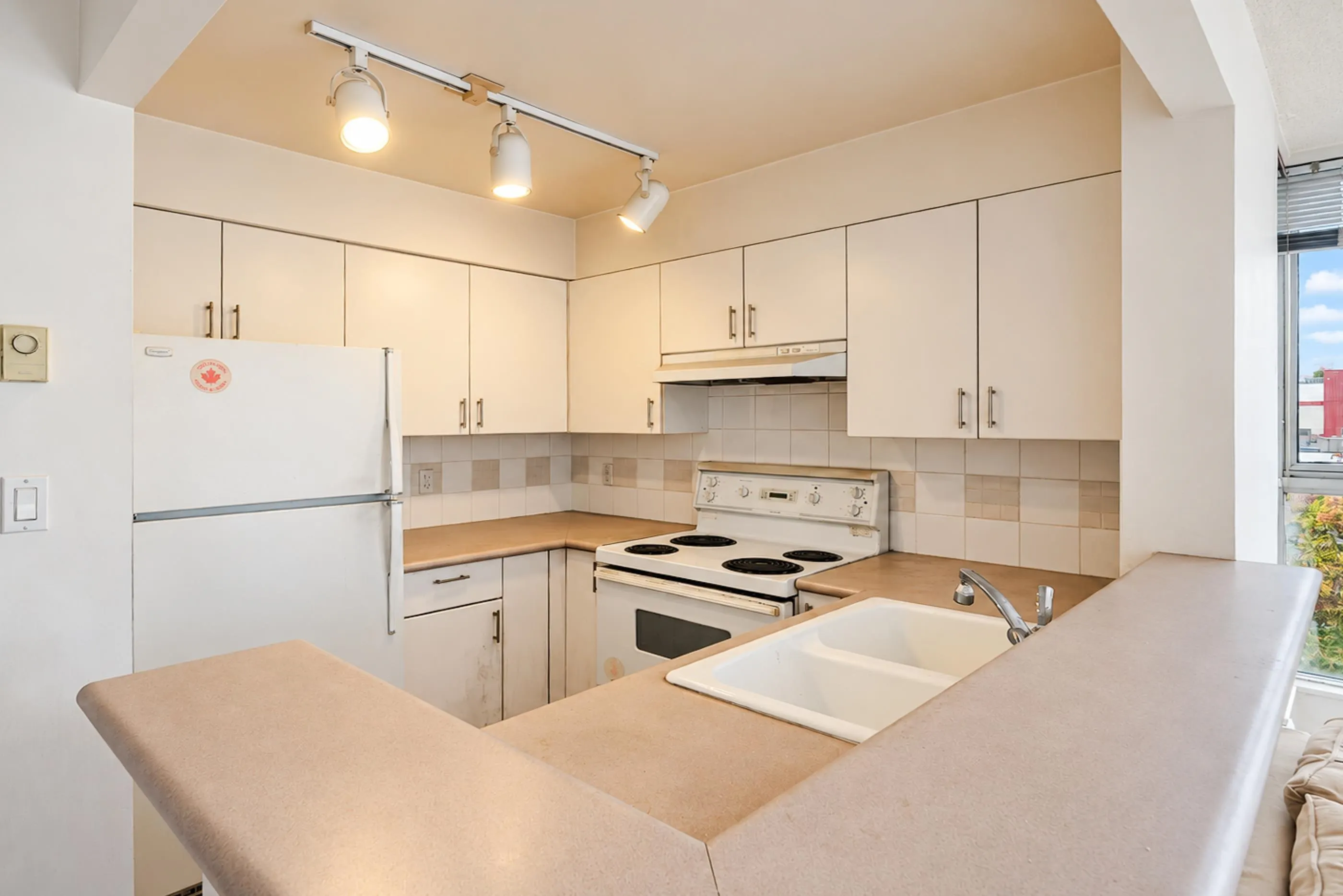 288 E 8th Avenue #402