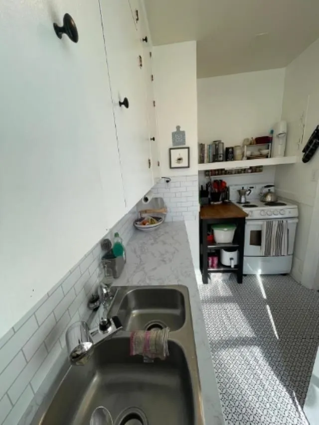 1086 W 10th Avenue #5
