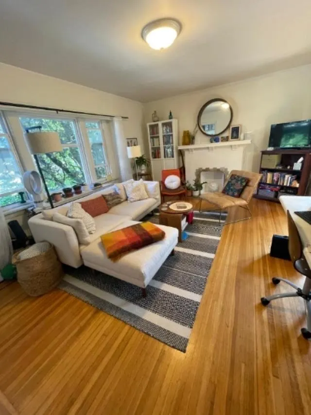1086 W 10th Avenue #5